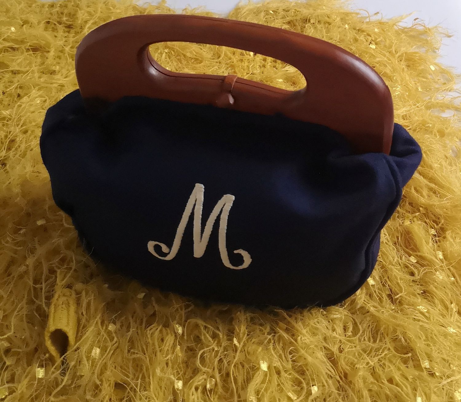 CARTERA PEQUEÑA CON ASAS DE MADERA