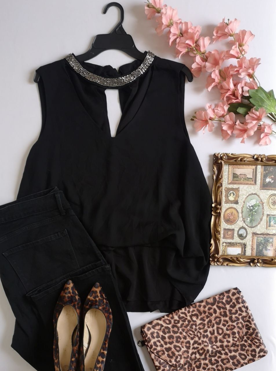 BLUSA BORDADA DEL CUELLO 