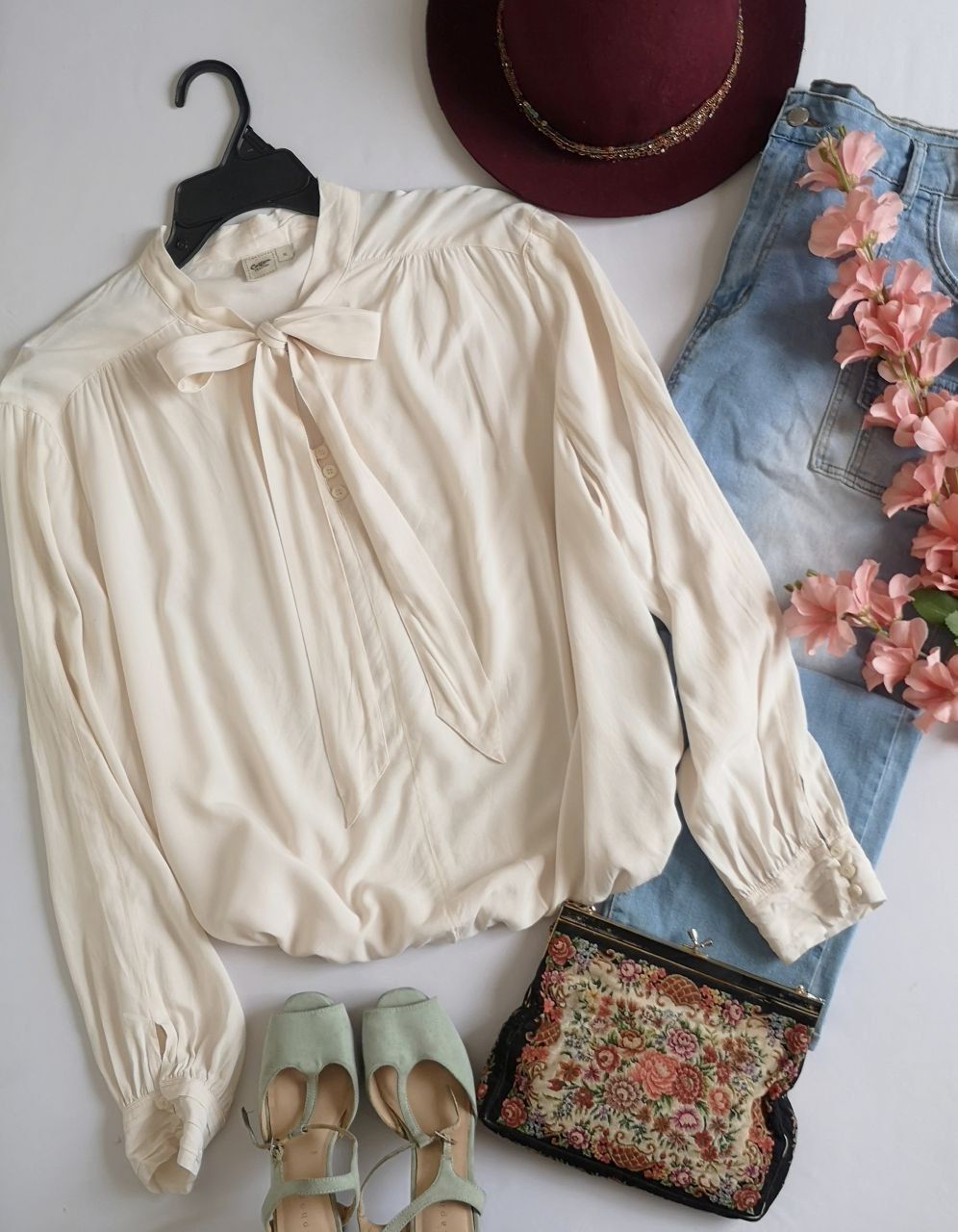 BLUSA CON MOÑA