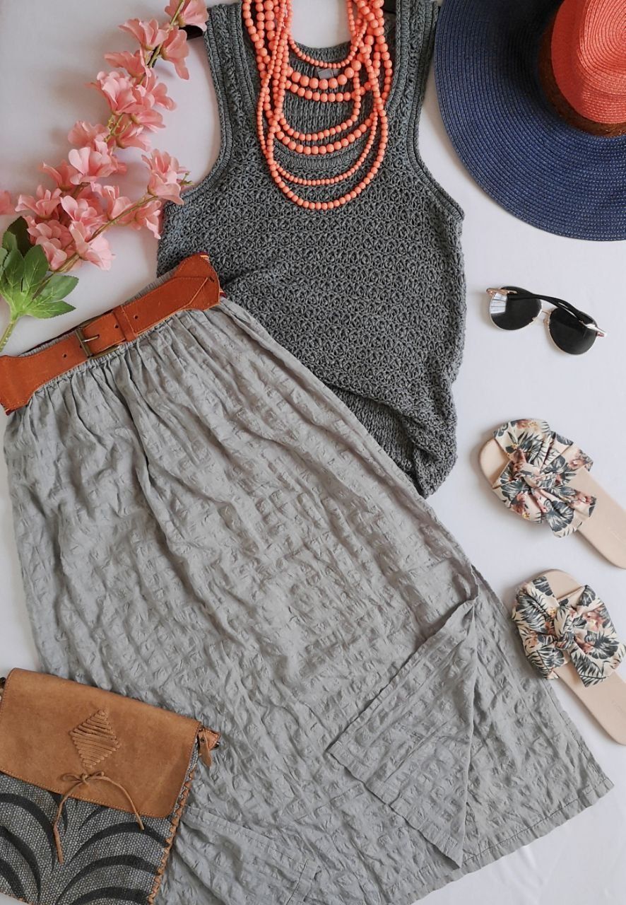 BLUSA TEJIDA CON FALDA ABIERTA DE LOS LADOS 