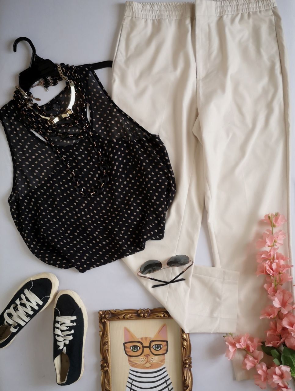 BLUSA DE CHIFÓN CON PANTALÓN TIPO JOGGER 