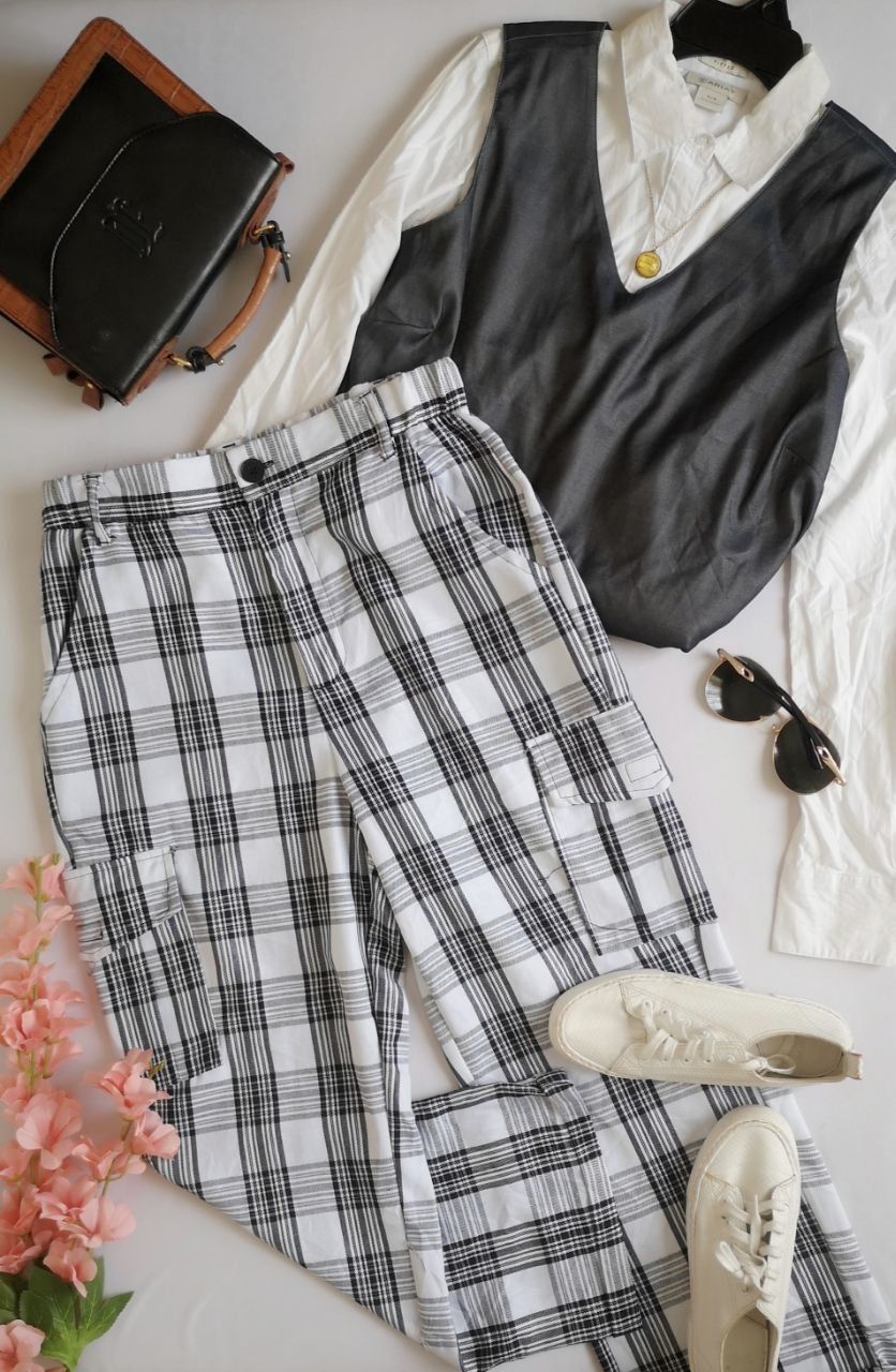 BLUSA TIPO CHALECO Y PANTALÓN CARGO 