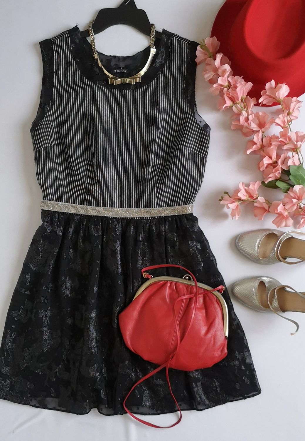 VESTIDO CON BRILLOS INCLUYE CINCHO