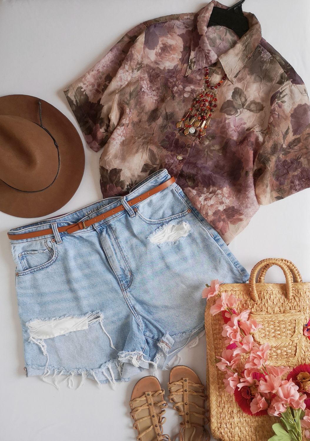 SHORT RASGADO Y BLUSA ESTILO CUADRADO ⚓