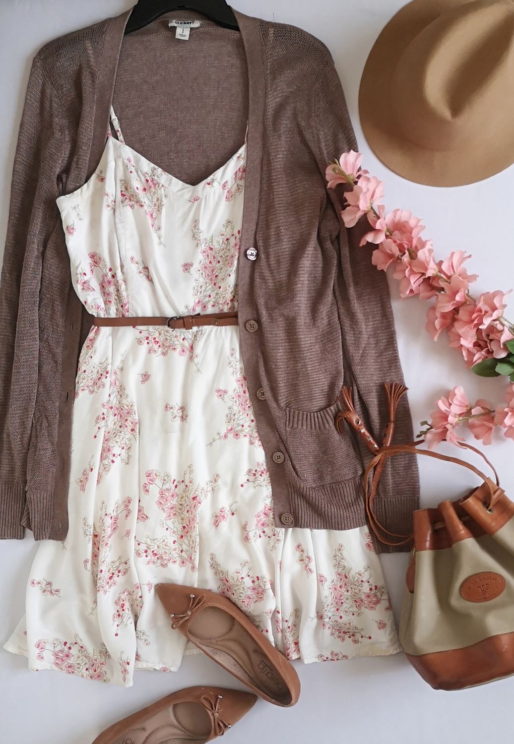 VESTIDO DE TIRANTES CON SUÉTER LIVIANO ❤️