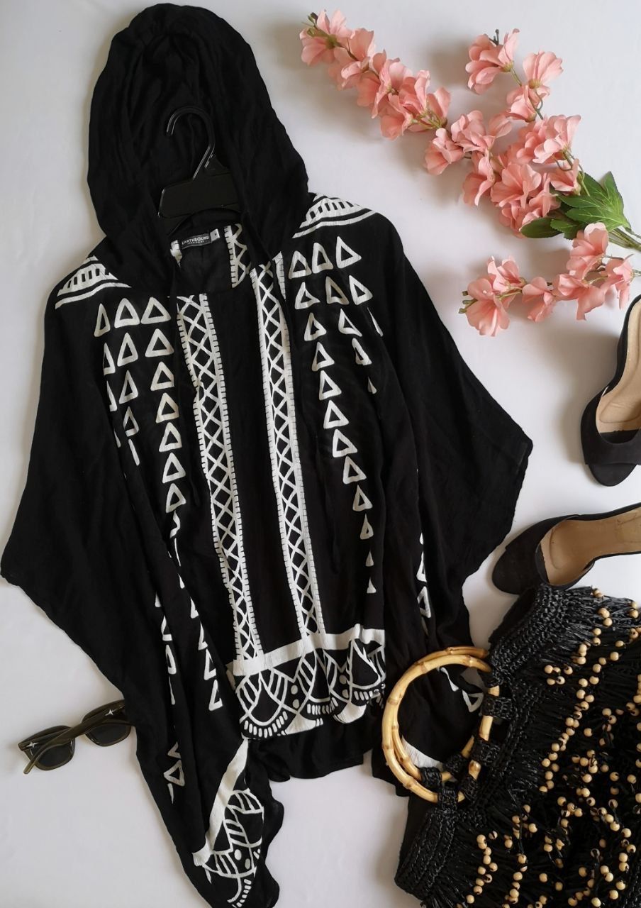 BLUSA ESTILO ANCHO CON GORRO