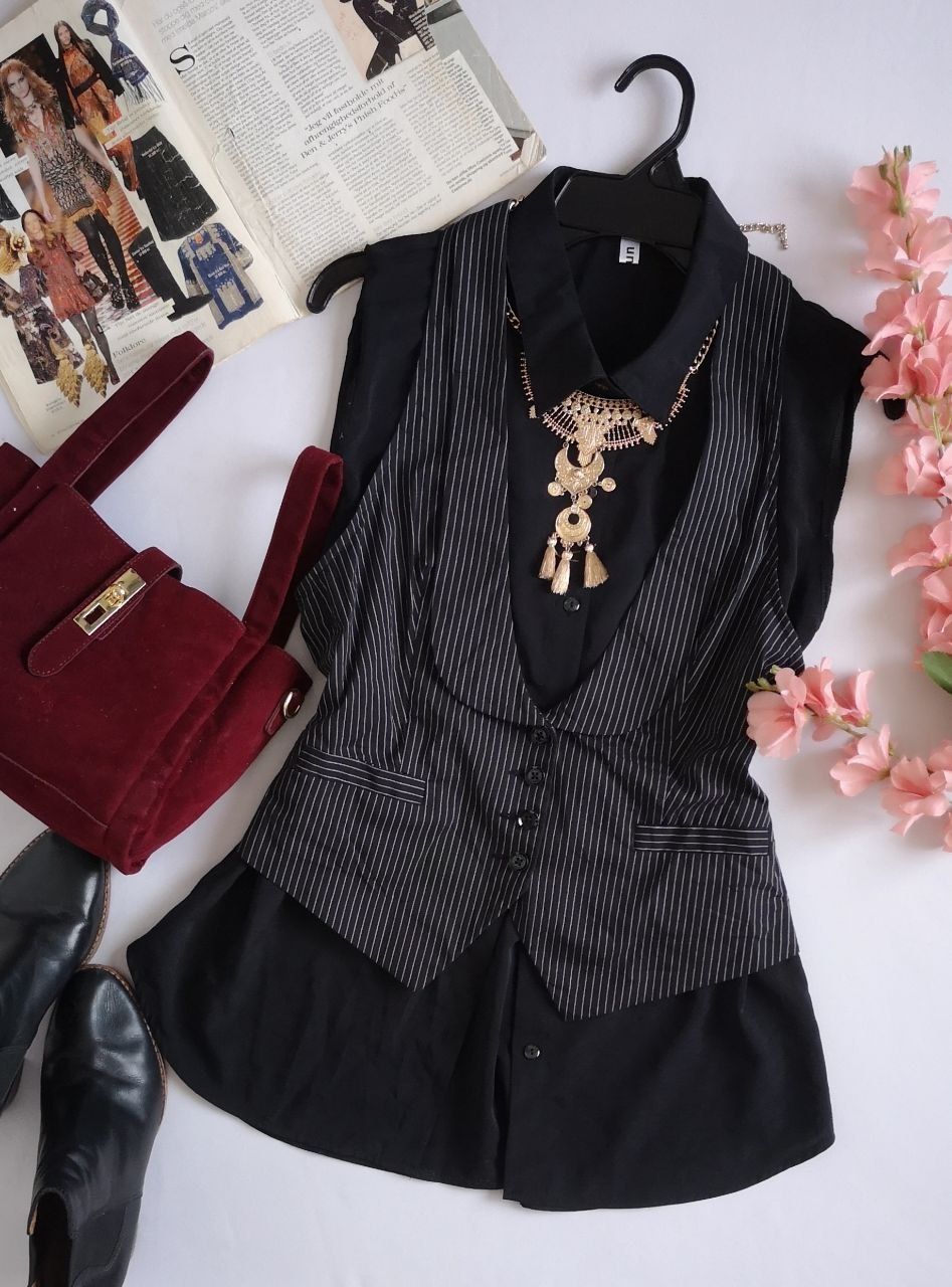 CHALECO CON BLUSA SIN MANGAS 