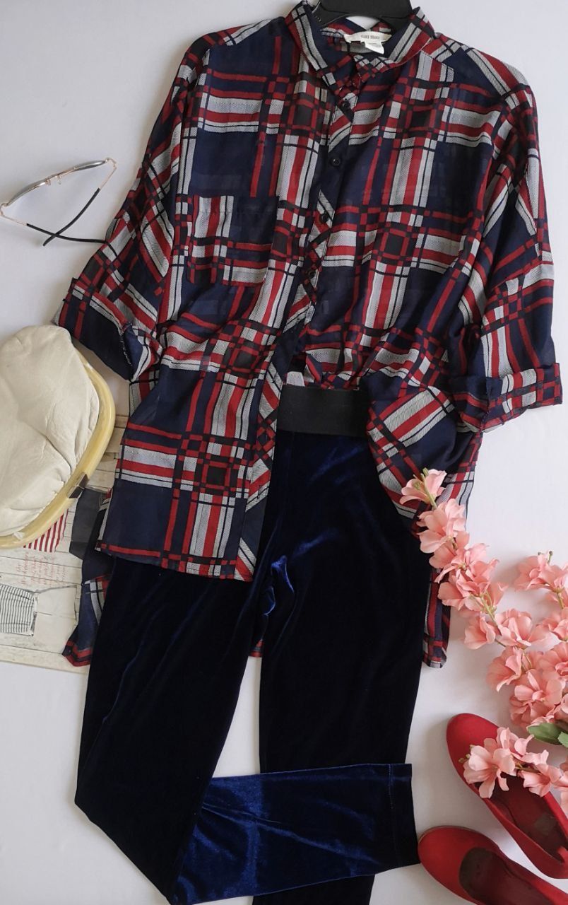 BLUSA LARGA DE CHIFÓN Y PANTALÓN DE TERCIOPELO 