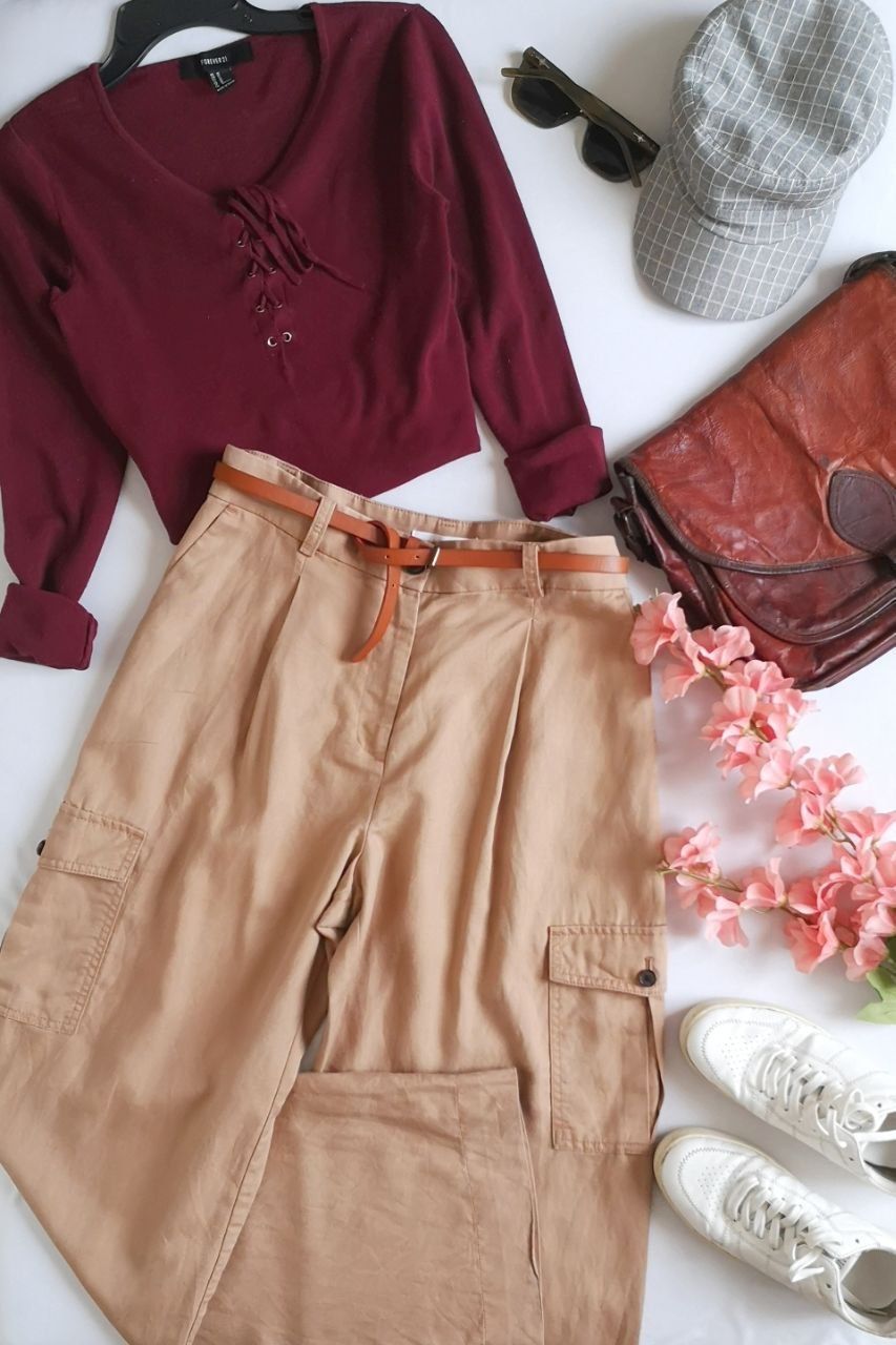 PANTALÓN WIDE LEG TIPO CARGO Y BLUSA TALLADA
