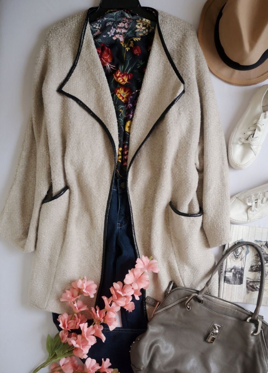 ABRIGO ESTILO KIMONO CON BLUSA 