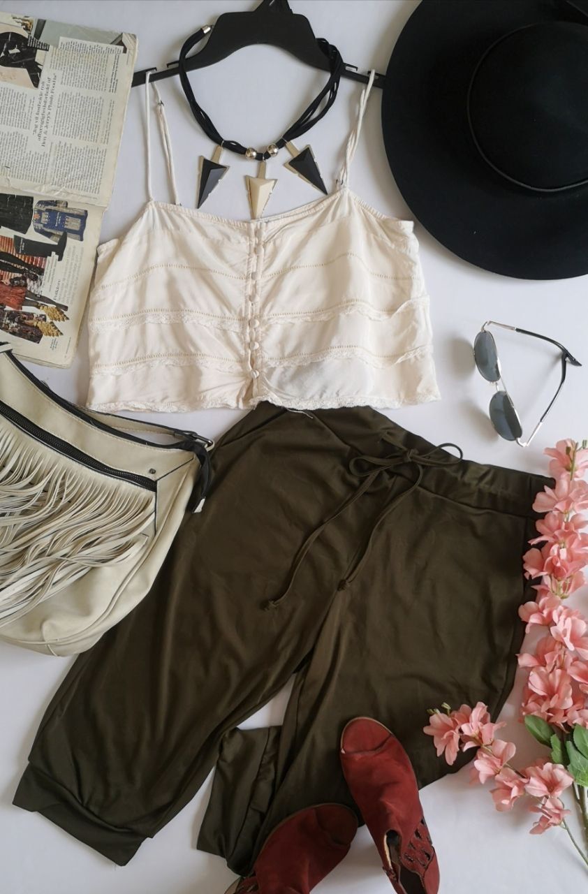 BLUSA DE TIRANTES CON PANTALÓN CORTO