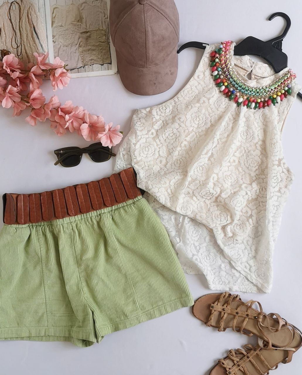 BLUSA DE ENCAJE CON SHORT 
