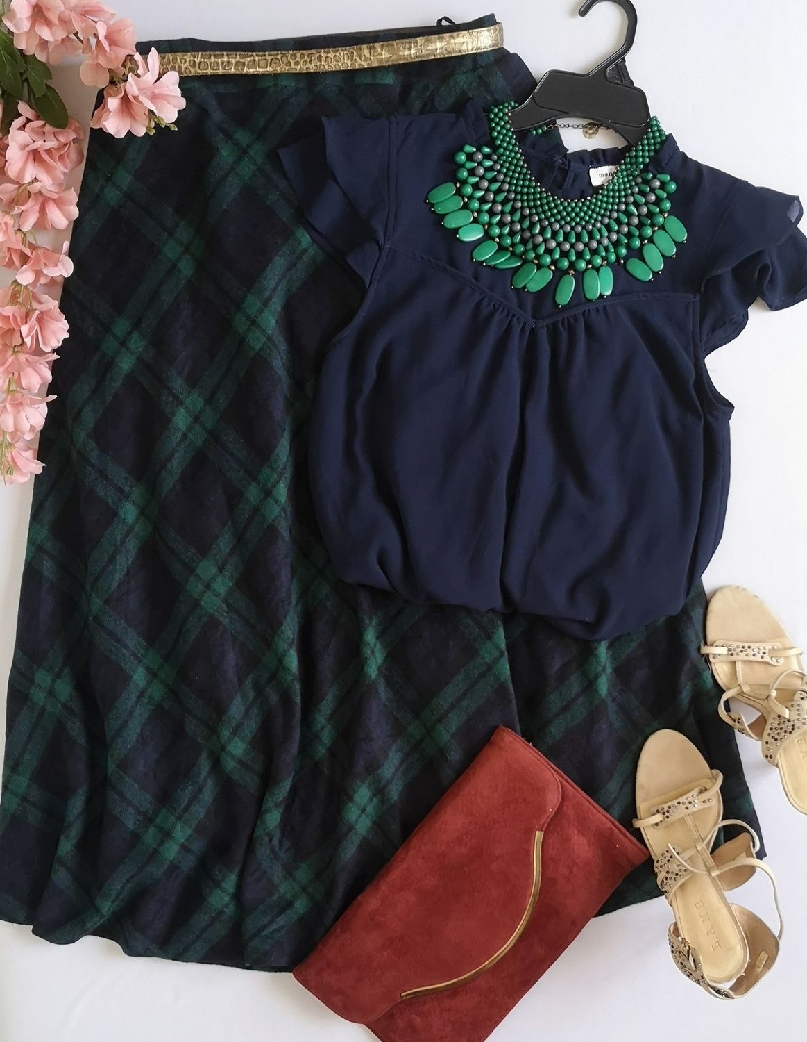 FALDA MIDI Y BLUSA CUELLO CERRADO