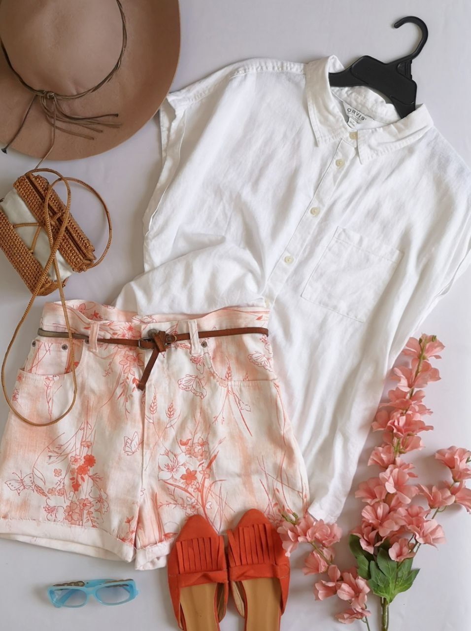 BLUSA ESTILO ANCHO CON SHORT CINTURA ALTA 