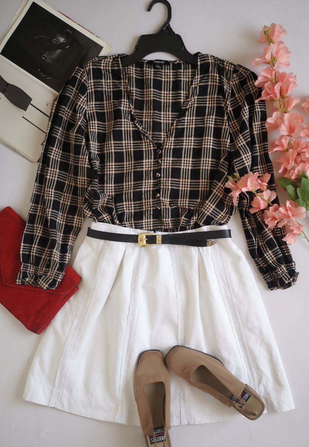 BLUSA TIPO PEPLUM Y FALDA CON BOLSAS A LOS LADOS