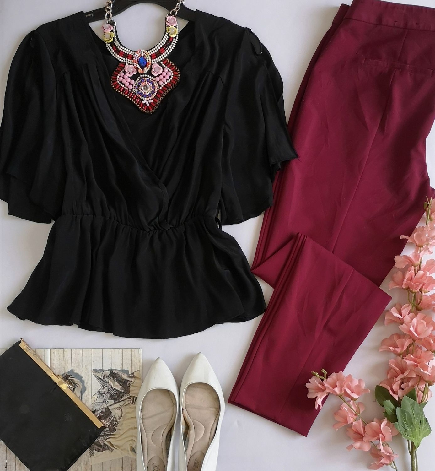 BLUSA PEPLUM Y PANTALÓN CON BOLSAS A LOS LADOS