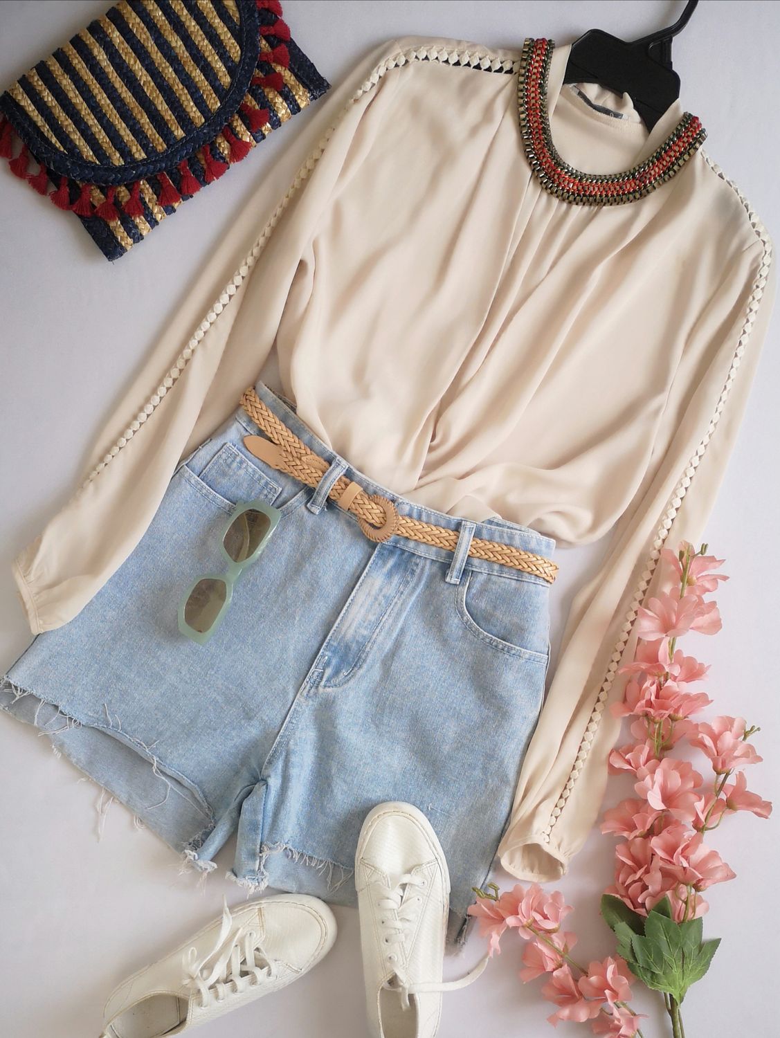 SHORT CINTURA ALTA Y BLUSA TRASLAPADA