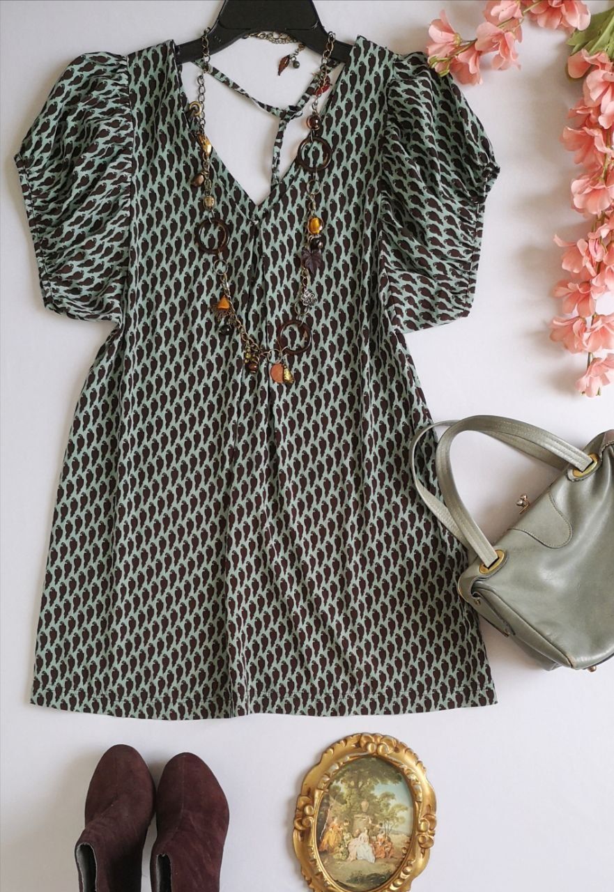 VESTIDO CORTO ABIERTO DE ATRÁS⚓