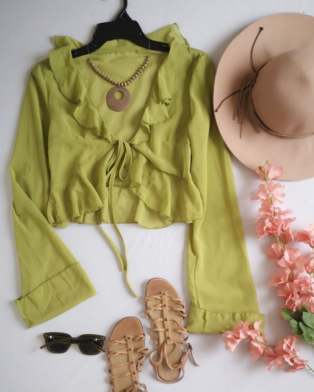 BLUSA CON HOLANES 