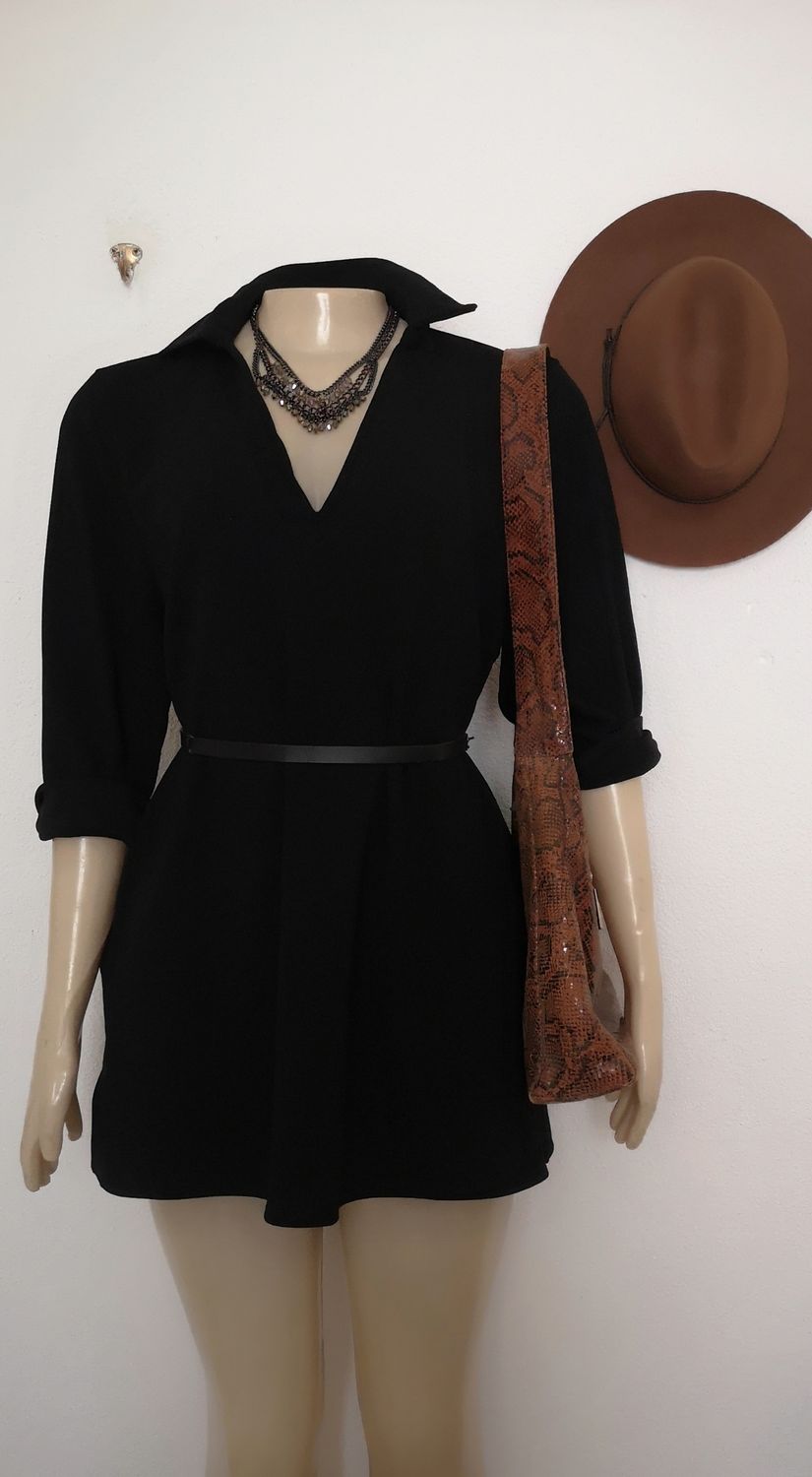 BLUSA LARGA CON BOLSAS A LOS LADOS INCLUYE COLLAR