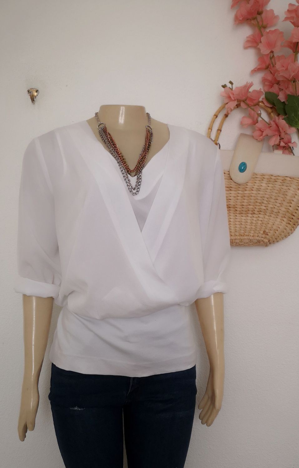 BLUSA CUELLO EN V INCLUYE COLLAR