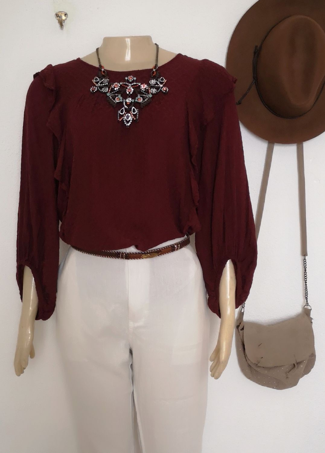 BLUSA CON OLANES INCLUYE COLLAR