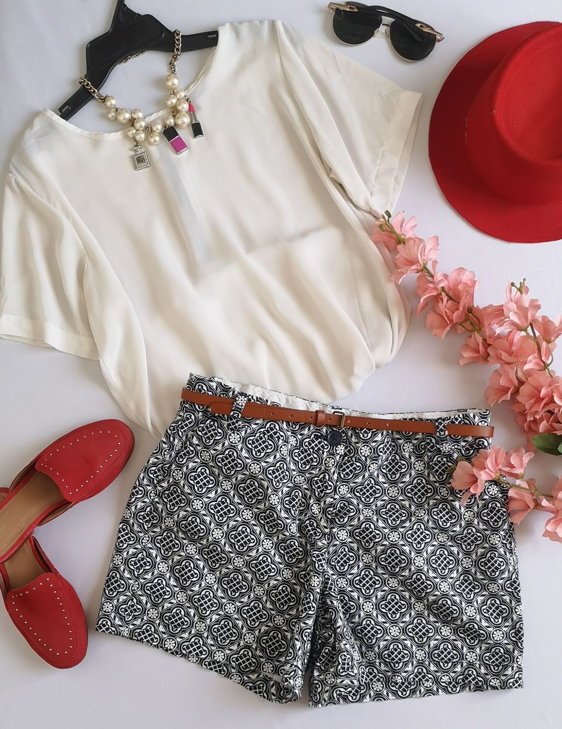BLUSA DE CHIFON Y SHORT DE GABARDINA