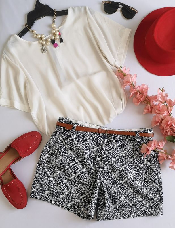 BLUSA DE CHIFON Y SHORT DE GABARDINA