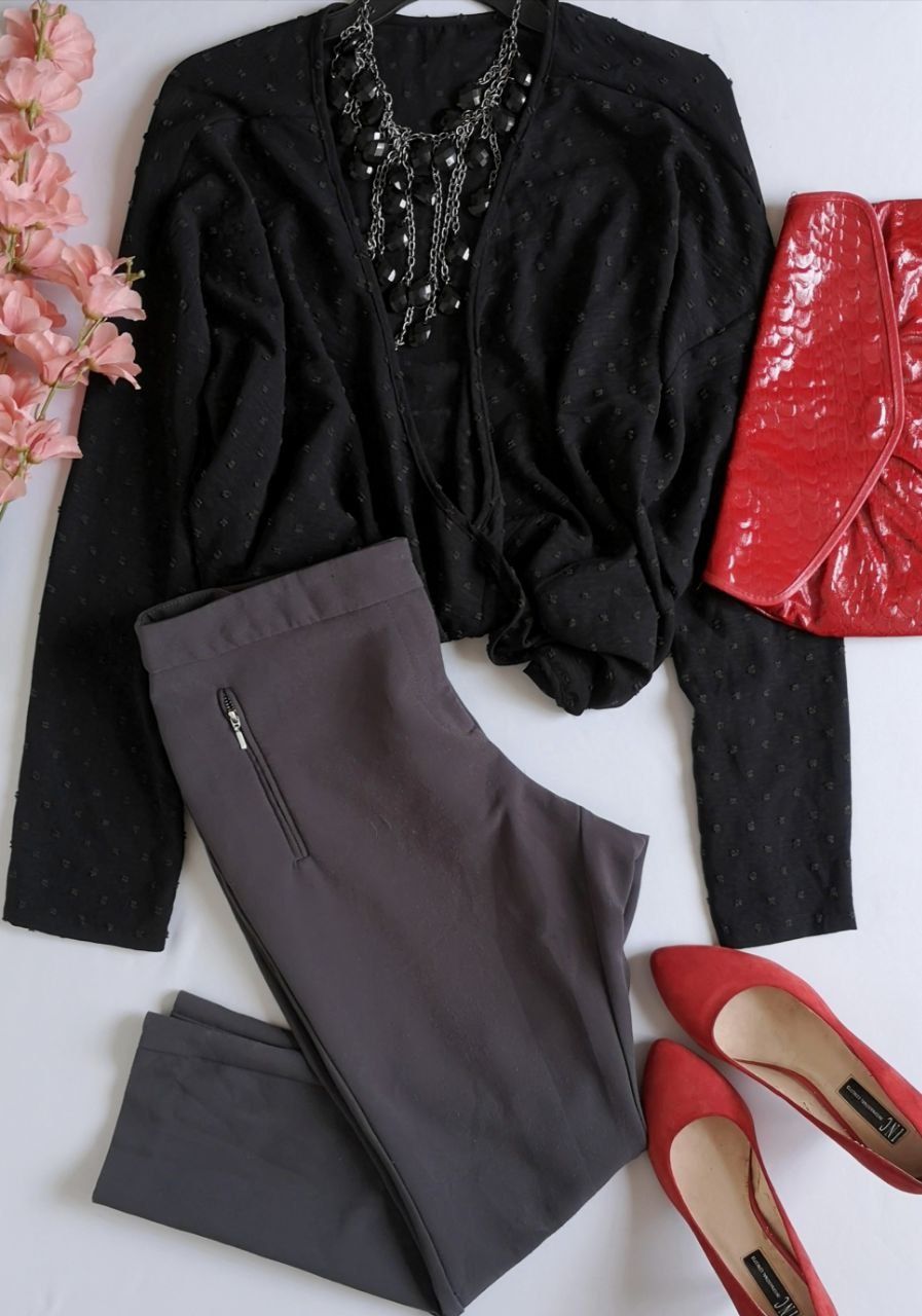 BLUSA TRASLAPADA Y PANTALÓN CORTE RECTO 
