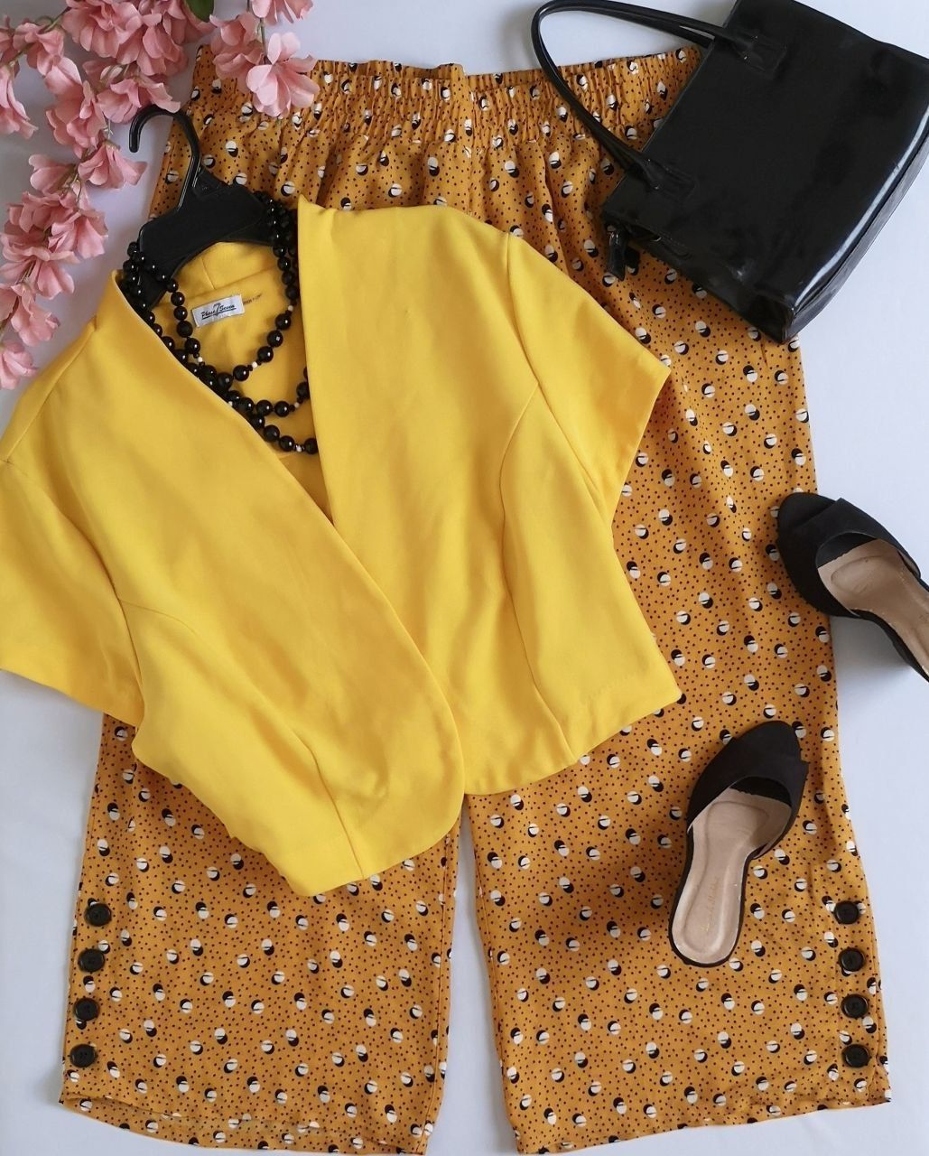 CHAQUETA CORTA CON PANTALÓN TIPO CULOTTE 