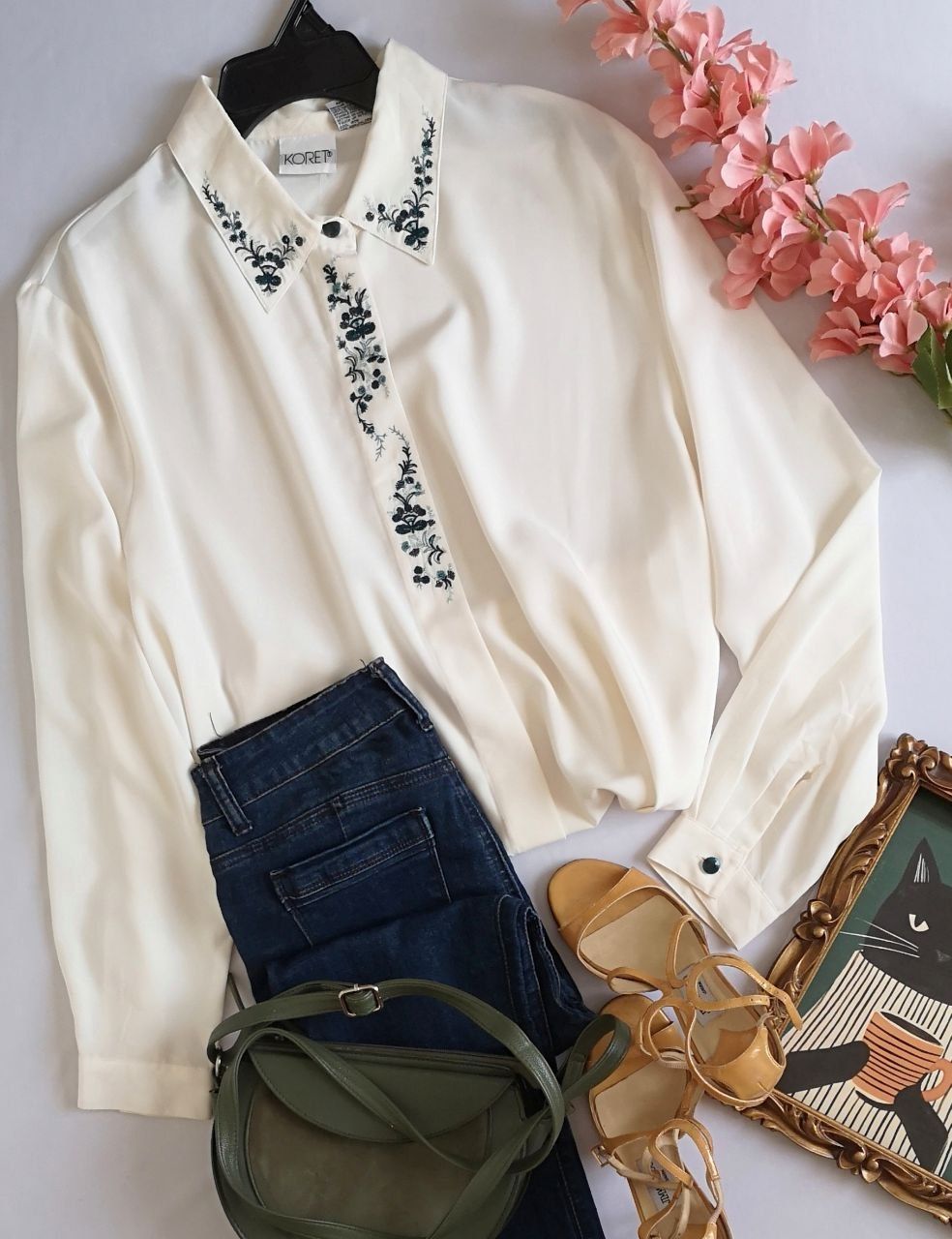 BLUSA BORDADA DEL CUELLO 