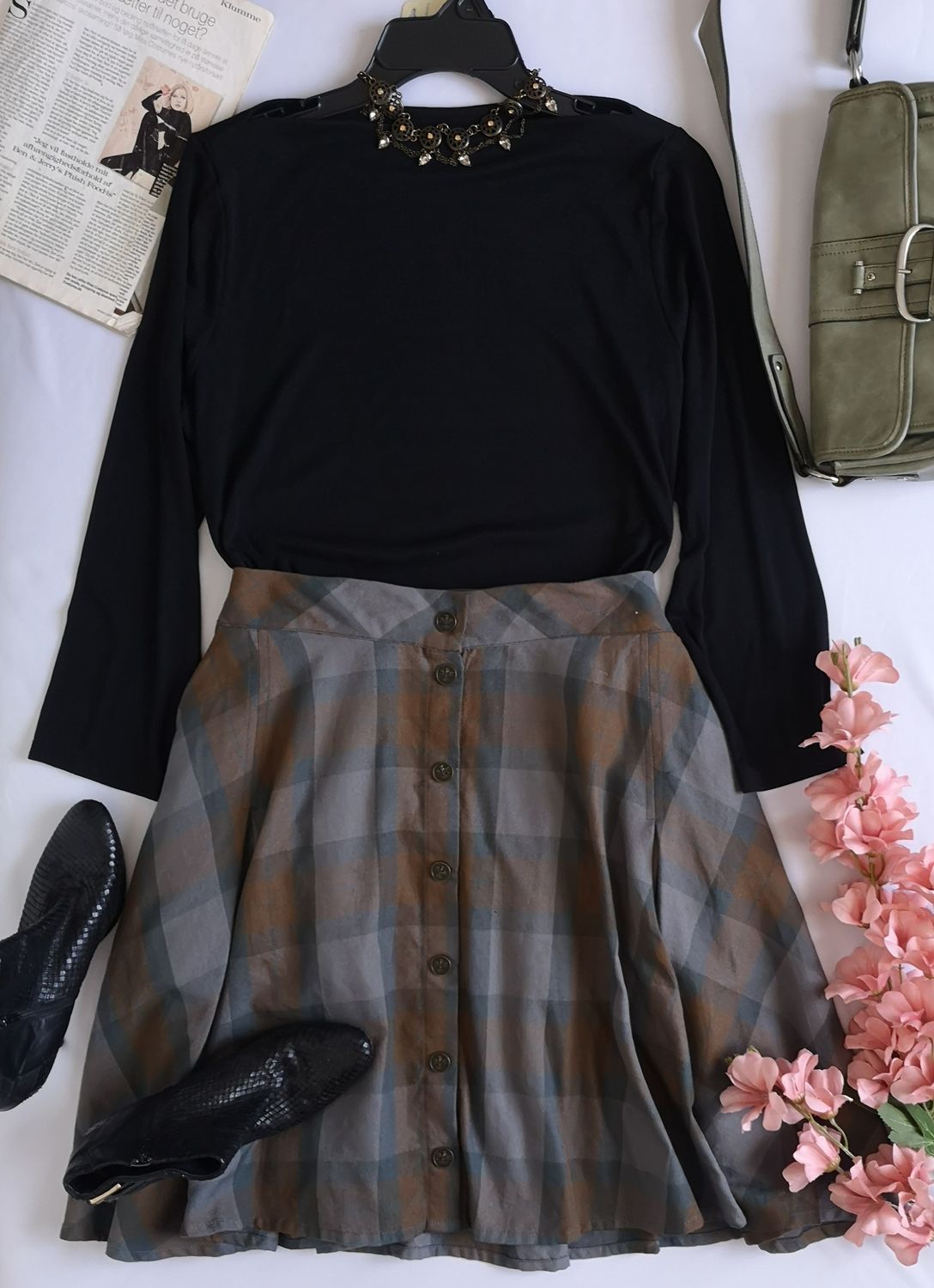 BLUSA TELA SUAVE Y FALDA CON BOLSAS A LOS LADOS ⚓
