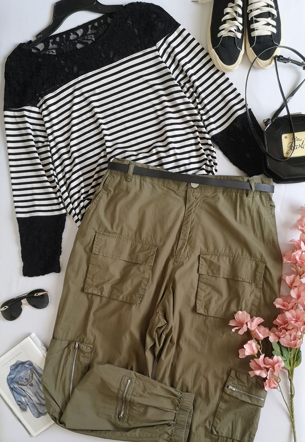BLUSA CON ENCAJE Y PANTALÓN CARGO