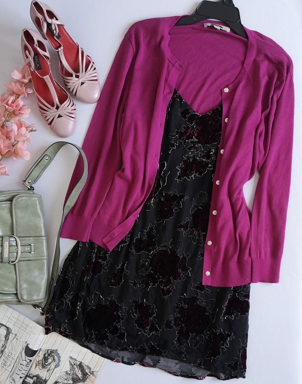 SUÉTER CON BOTONES Y VESTIDO 
