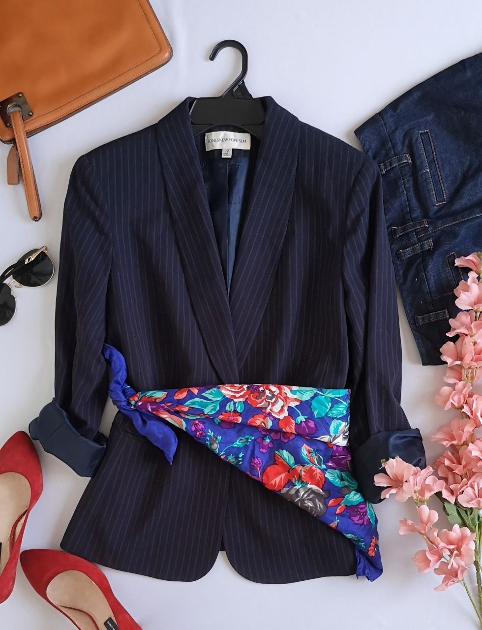 BLAZER INCLUYE PAÑOLETA 