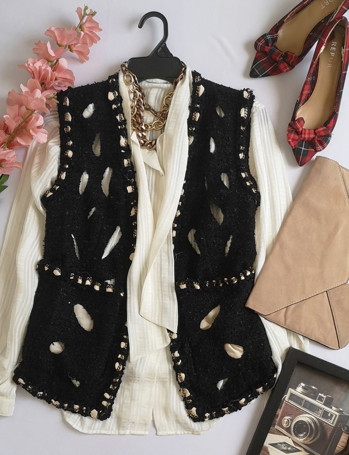 CHALECO CON DETALLES DE CADENA ⚓