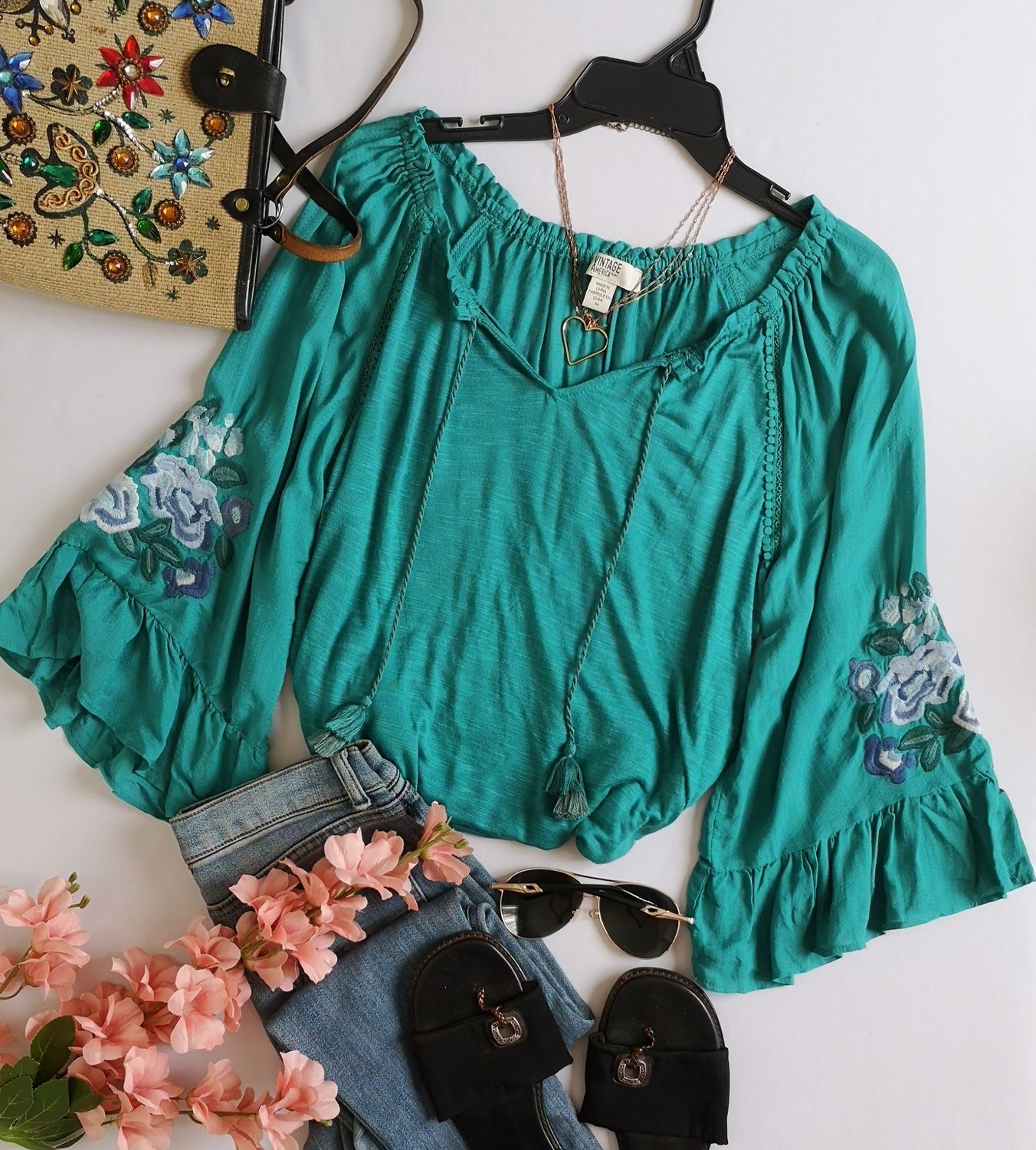BLUSA BORDADA DE LAS MANGAS INCLUYE COLLAR