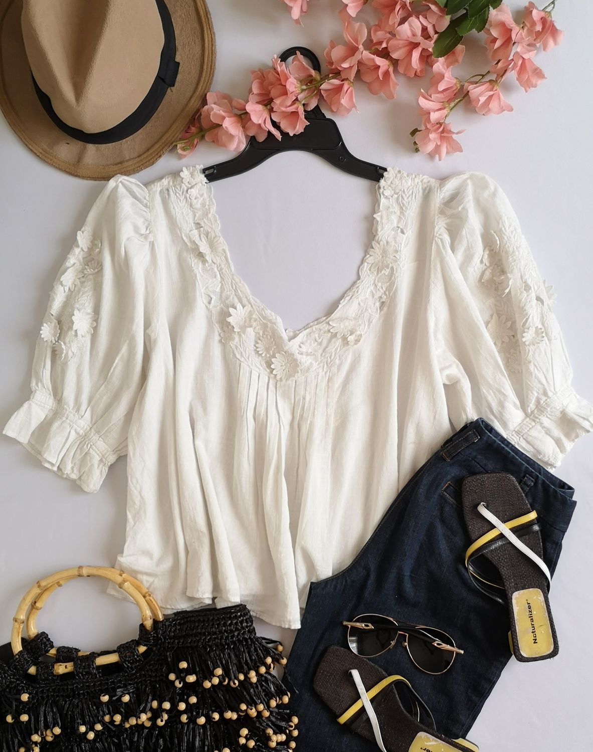 BLUSA NUEVA BORDADA DE LAS MANGAS