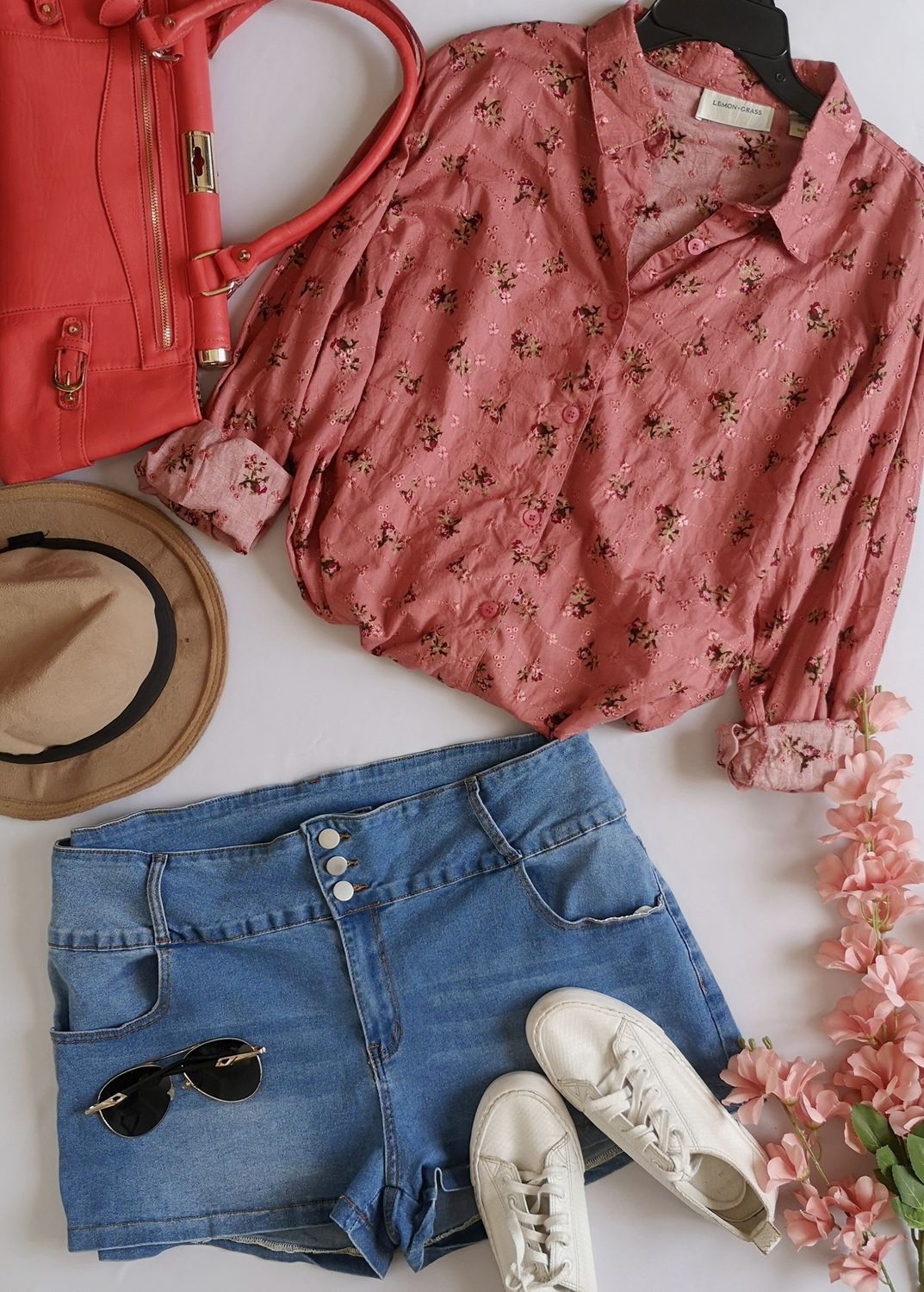 BLUSA BORDADA Y SHORT