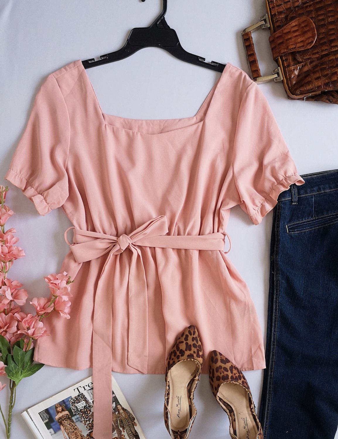 BLUSA CUELLO CUADRADO CON CINTO