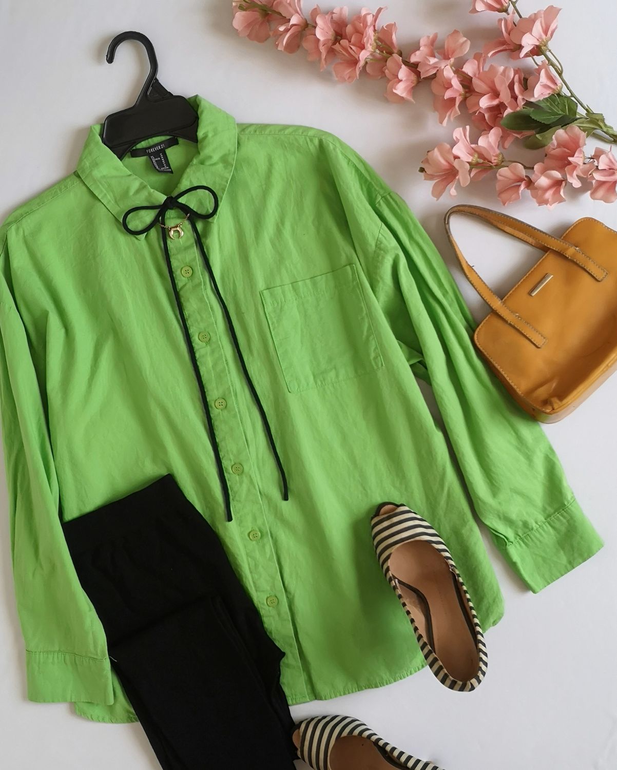 BLUSA OVER SIZE INCLUYE CINTO PARA MOÑA Y COLLAR