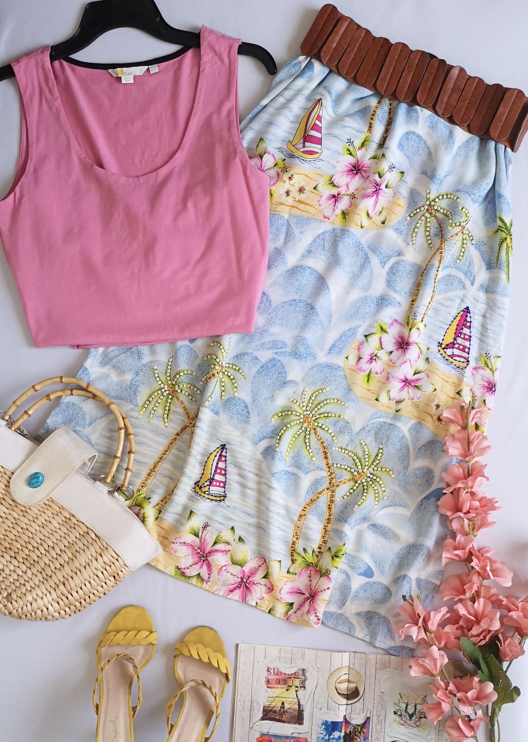 FALDA DE ALGODÓN BORDADA Y BLUSA TALLADA ⚓