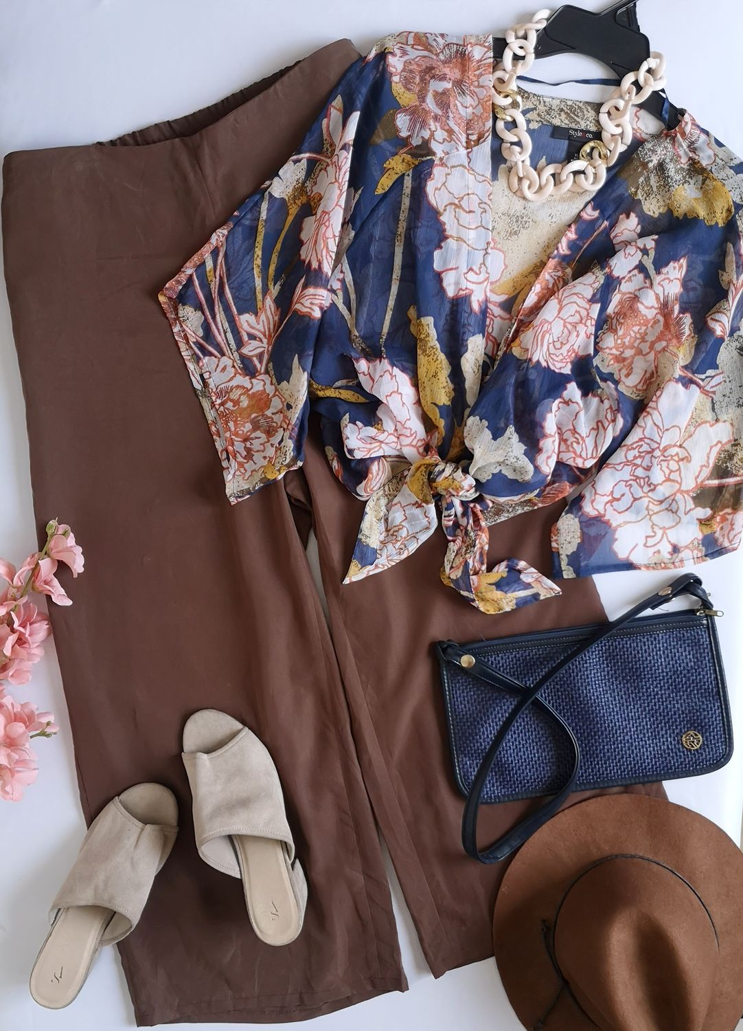 BLUSA CON NUDO Y PALAZZO CORTO