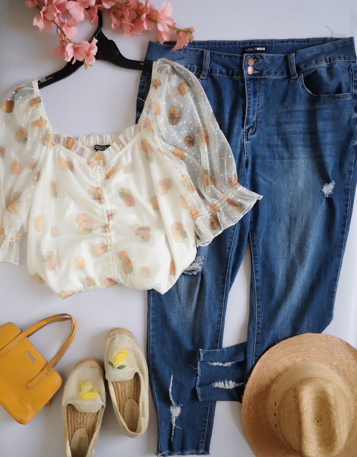 BLUSA DE TUL Y JEANS RASGADO