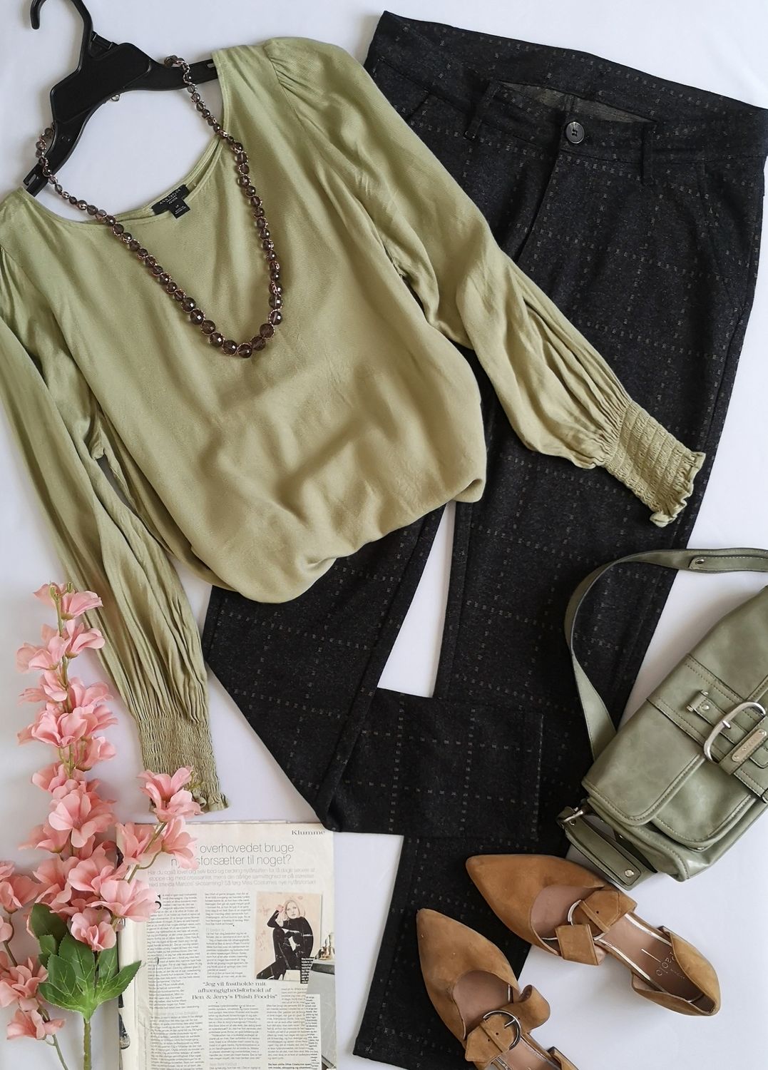 BLUSA MANGAS BOMBACHAS Y PANTALÓN TELA SUAVE