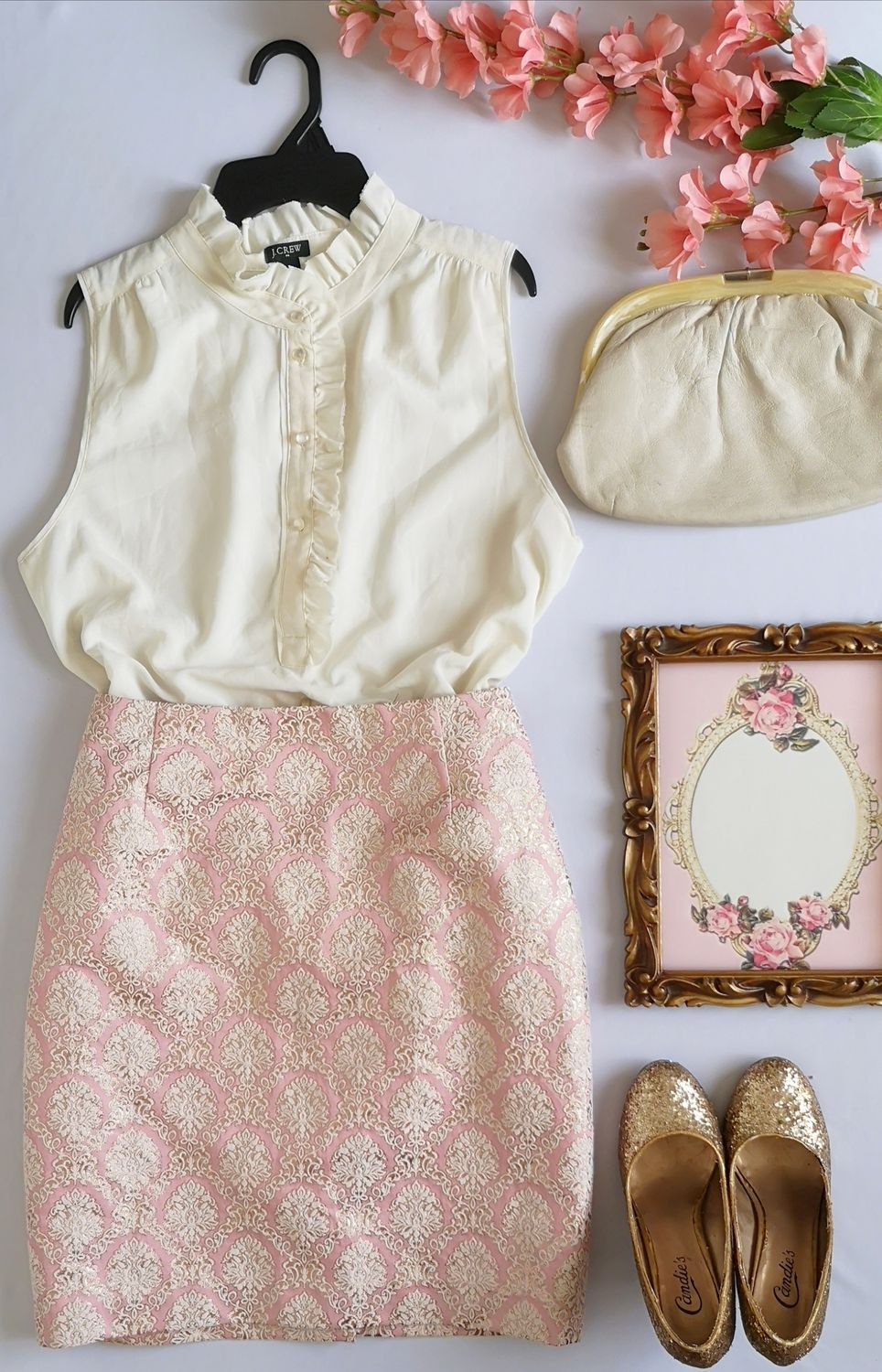 BLUSA CON OLANES Y FALDA CON BRILLOS