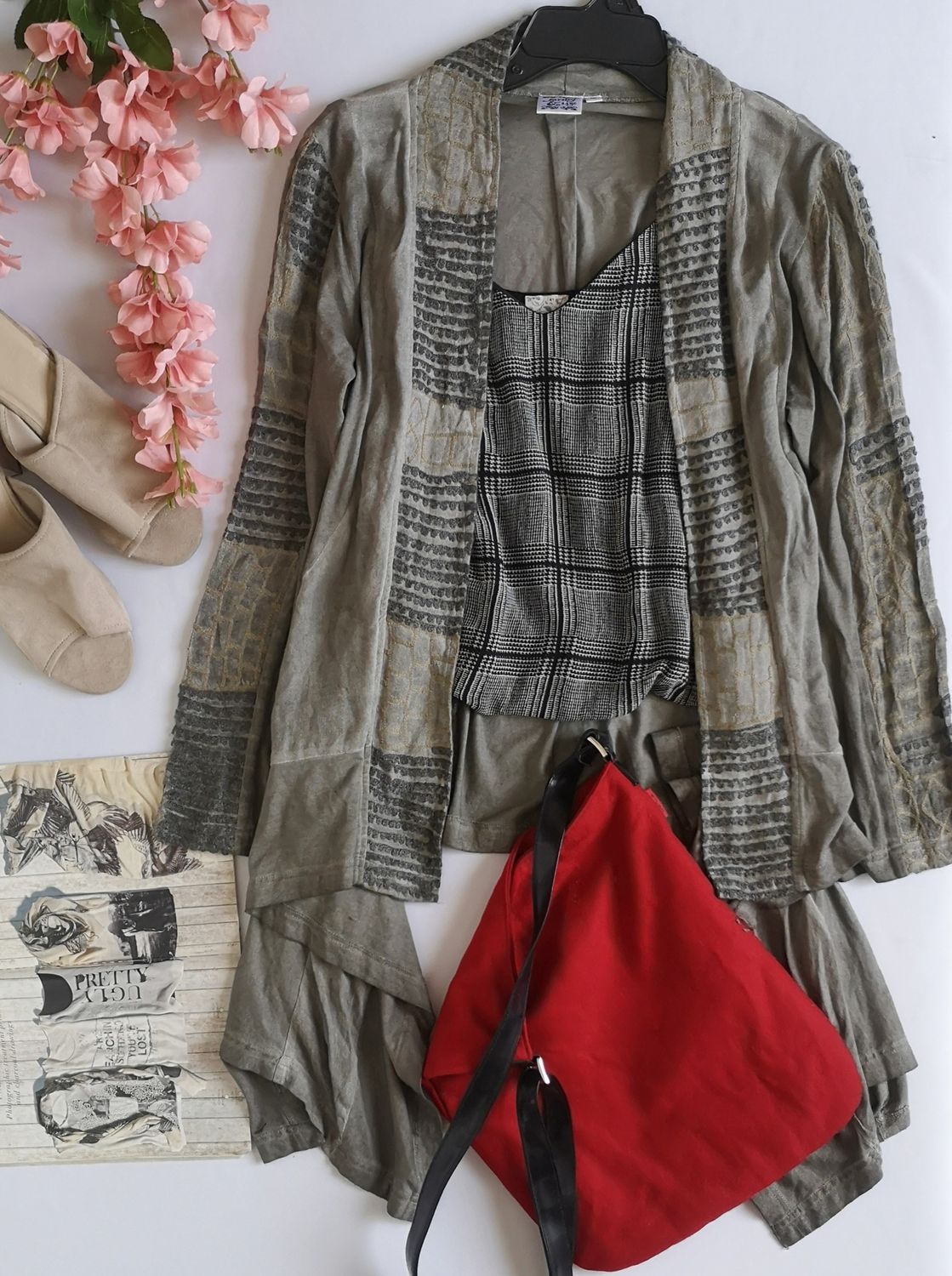 CÁRDIGAN ASIMÉTRICO Y BLUSA DE TIRANTES