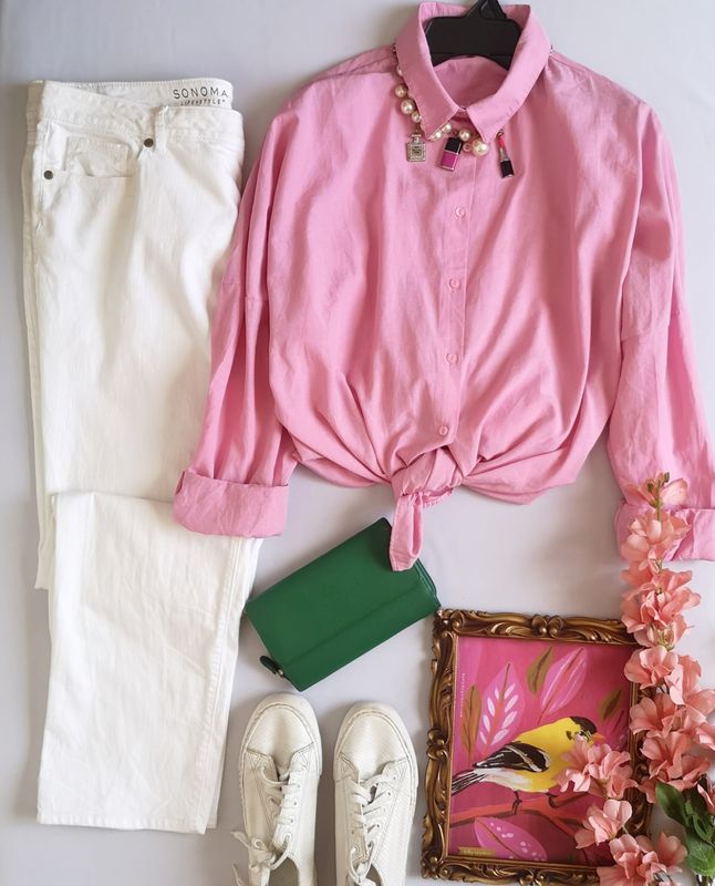 BLUSA TIPO OVER SIZE Y JEANS CORTE RECTO