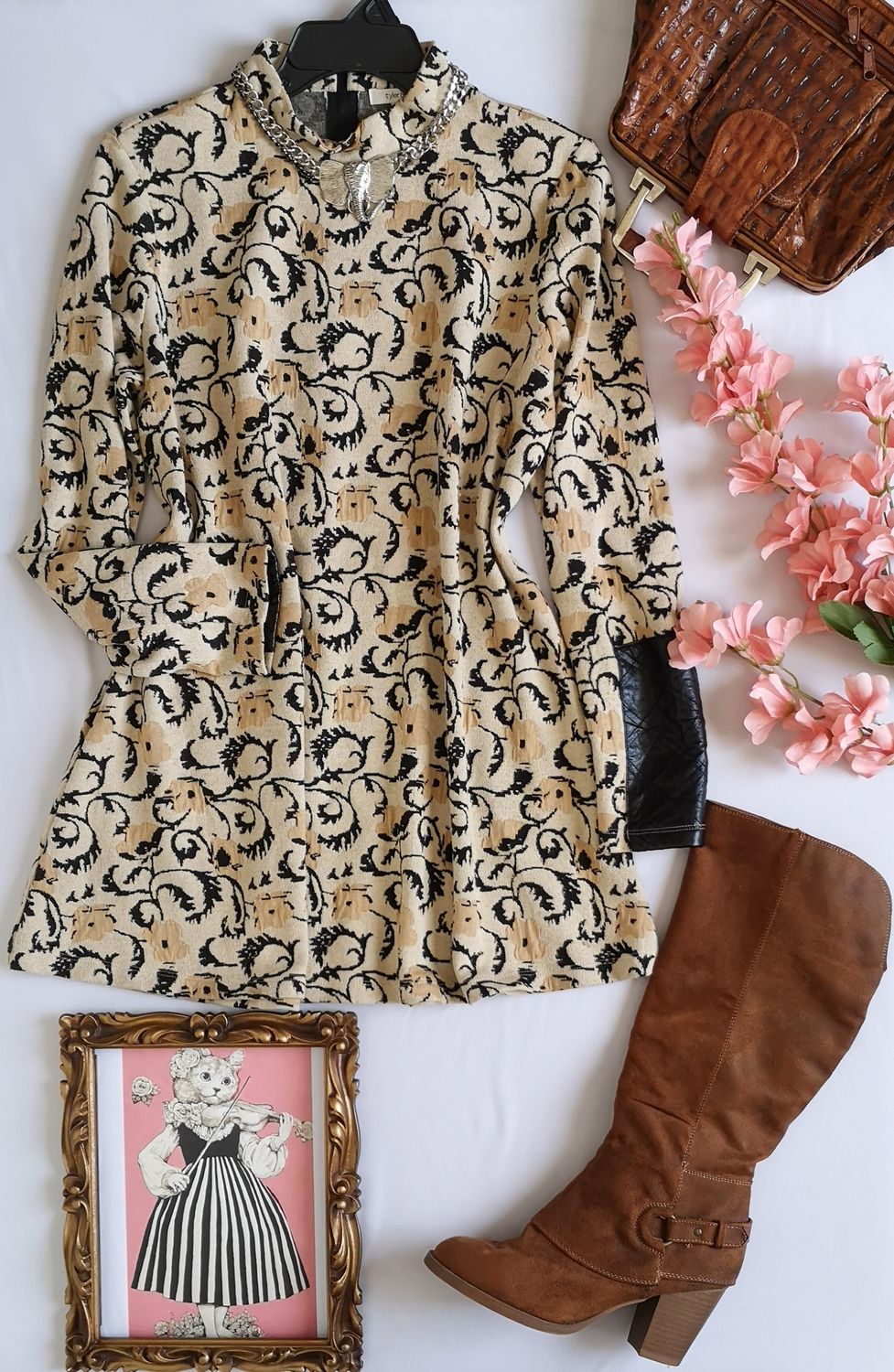 VESTIDO CORTO HOLGADO CON DETALLES DE CUERO