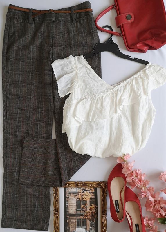 BLUSA CON OLANES Y PANTALÓN SEMIFORMAL ⚓